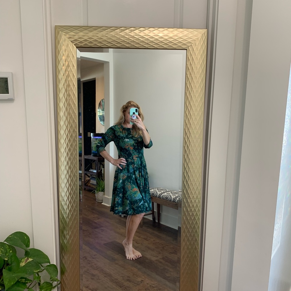 Vintage floral dress. no size and you must be able to put it on over your head